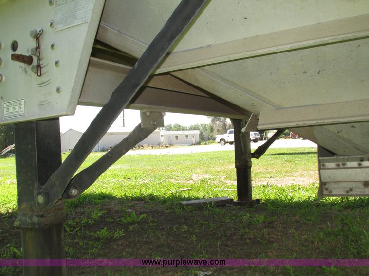 image for item H4537 2008 Wilson DWH-550 double hopper grain trailer