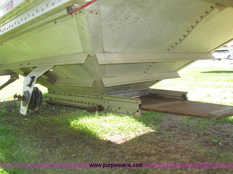 image for item H4537 2008 Wilson DWH-550 double hopper grain trailer