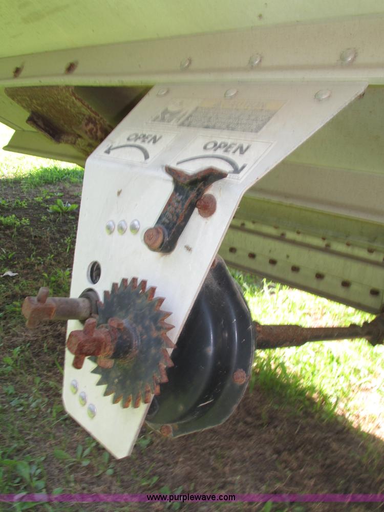 image for item H4537 2008 Wilson DWH-550 double hopper grain trailer