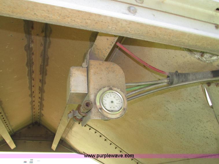 image for item H4537 2008 Wilson DWH-550 double hopper grain trailer