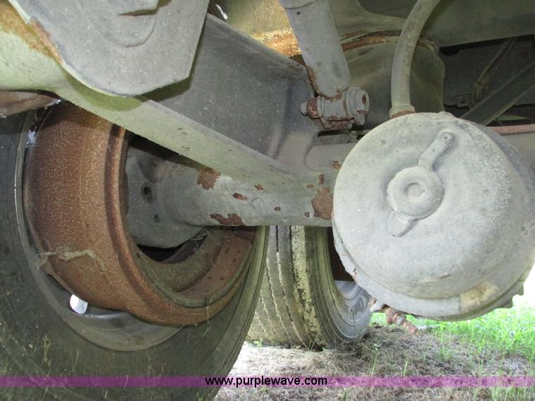 image for item H4537 2008 Wilson DWH-550 double hopper grain trailer