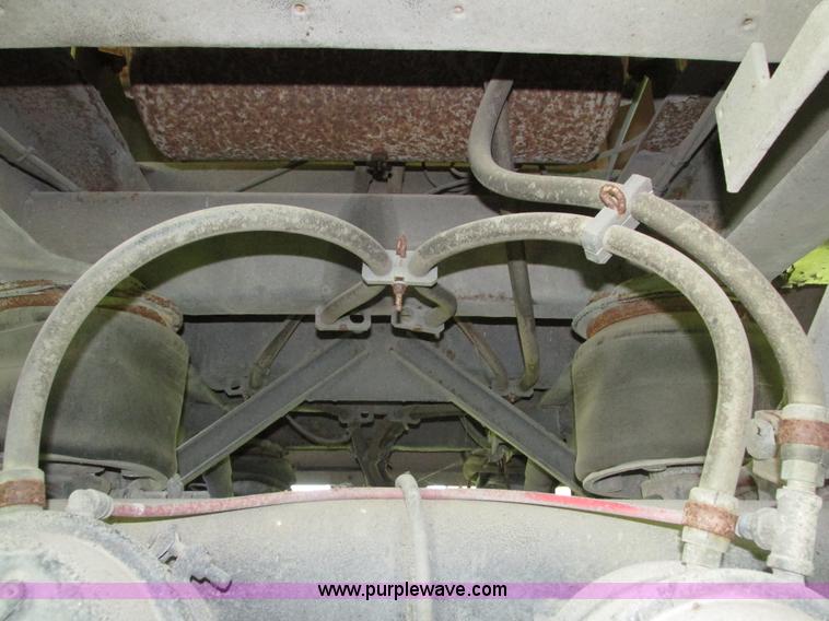 image for item H4537 2008 Wilson DWH-550 double hopper grain trailer