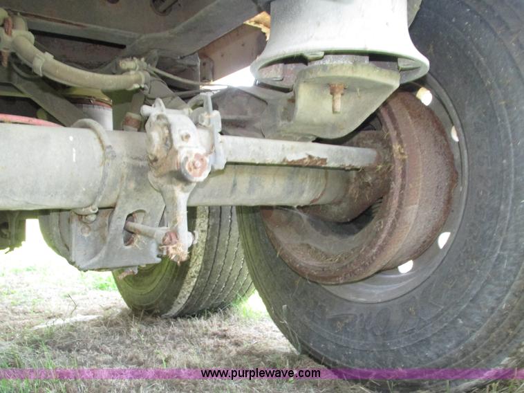 image for item H4537 2008 Wilson DWH-550 double hopper grain trailer