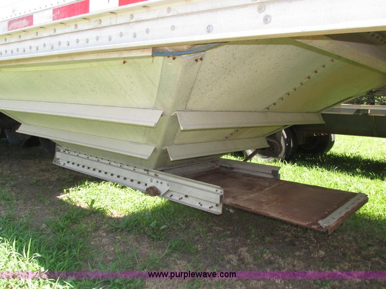 image for item H4537 2008 Wilson DWH-550 double hopper grain trailer