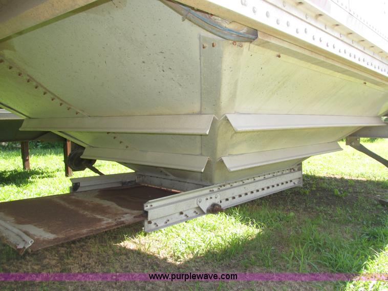 image for item H4537 2008 Wilson DWH-550 double hopper grain trailer