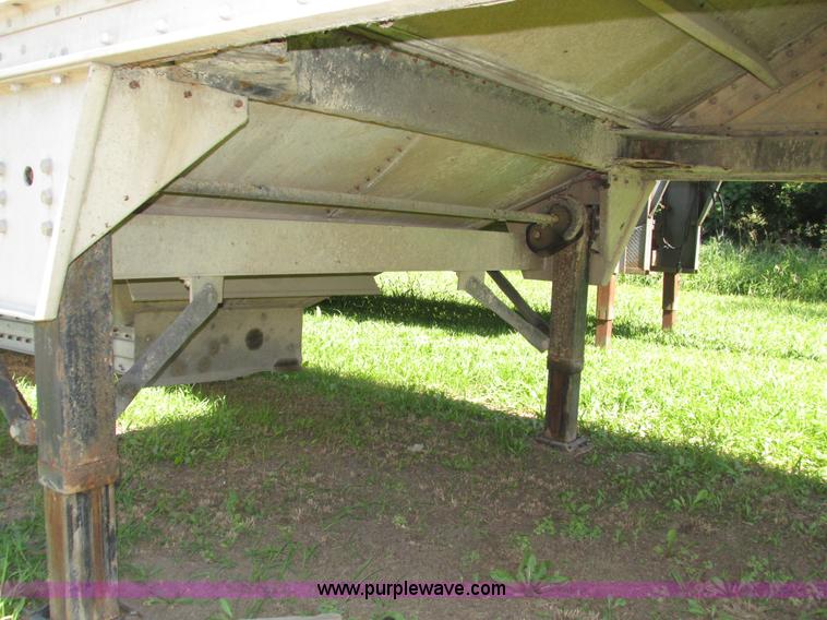 image for item H4537 2008 Wilson DWH-550 double hopper grain trailer
