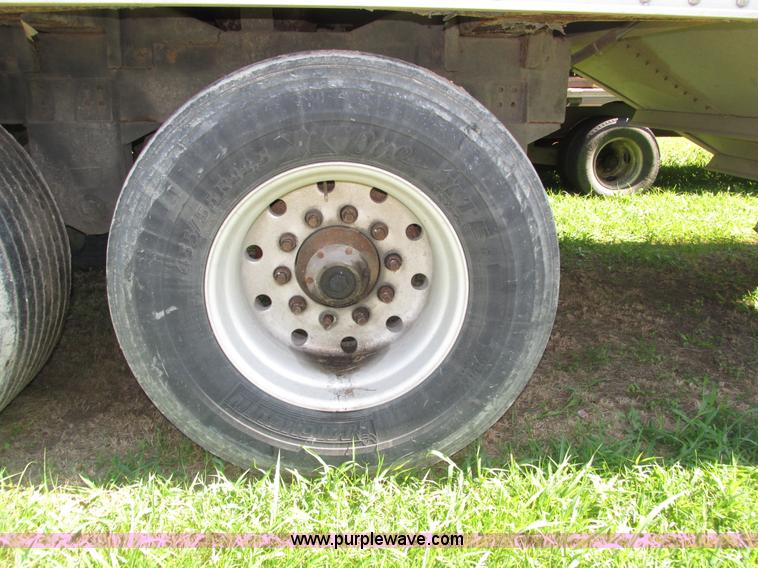 image for item H4537 2008 Wilson DWH-550 double hopper grain trailer