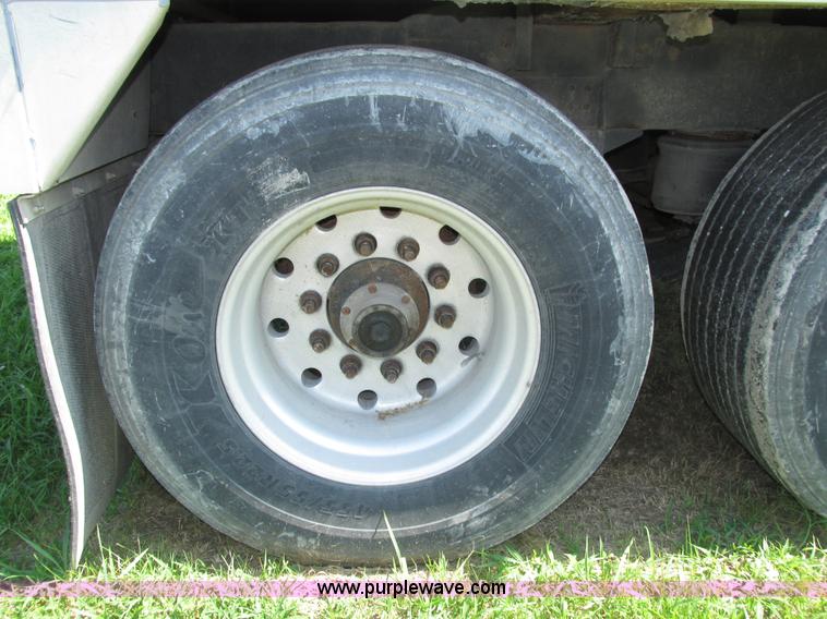 image for item H4537 2008 Wilson DWH-550 double hopper grain trailer