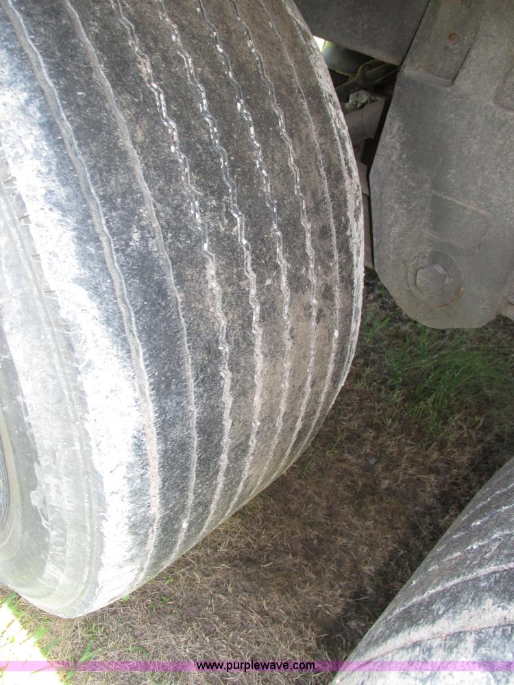 image for item H4537 2008 Wilson DWH-550 double hopper grain trailer