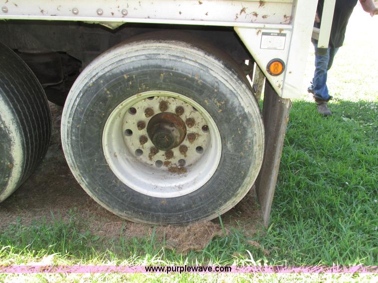 image for item H4537 2008 Wilson DWH-550 double hopper grain trailer