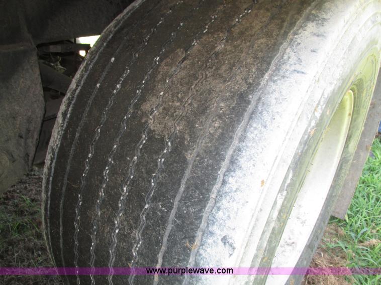 image for item H4537 2008 Wilson DWH-550 double hopper grain trailer