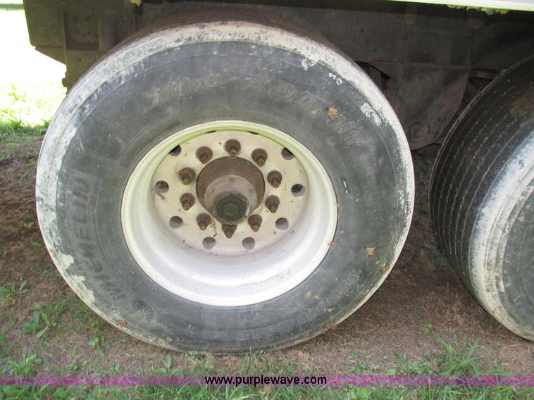 image for item H4537 2008 Wilson DWH-550 double hopper grain trailer