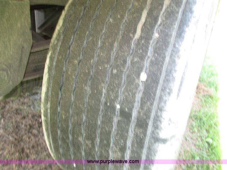 image for item H4537 2008 Wilson DWH-550 double hopper grain trailer