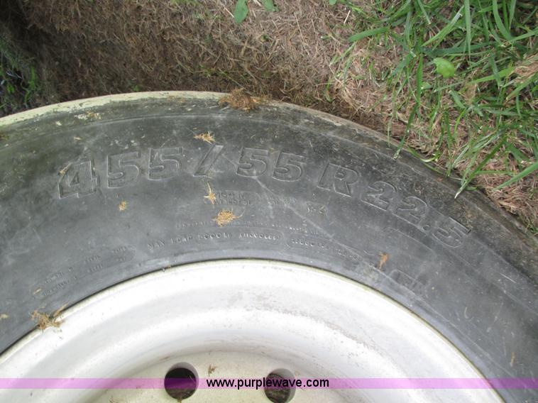 image for item H4537 2008 Wilson DWH-550 double hopper grain trailer