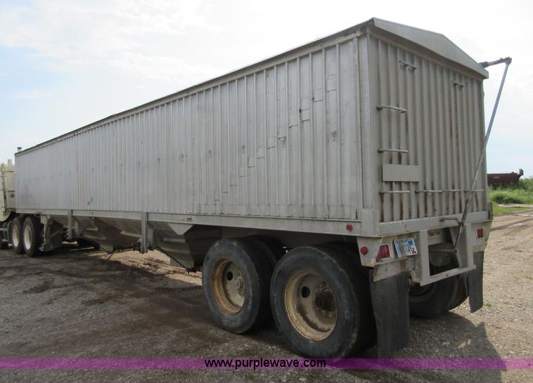 image for item I1986 1980 Trailmobile OVGH-2CAH grain trailer