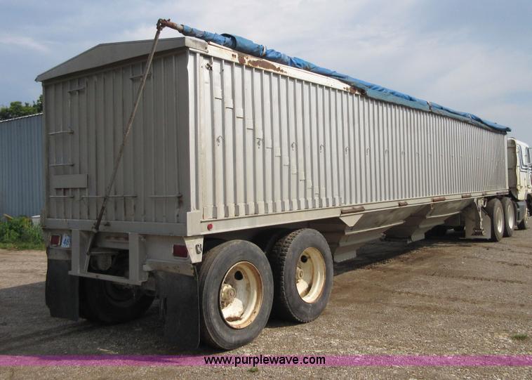image for item I1986 1980 Trailmobile OVGH-2CAH grain trailer