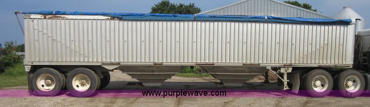 image for item I1986 1980 Trailmobile OVGH-2CAH grain trailer