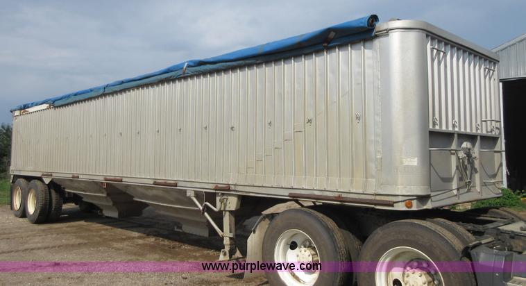 image for item I1986 1980 Trailmobile OVGH-2CAH grain trailer