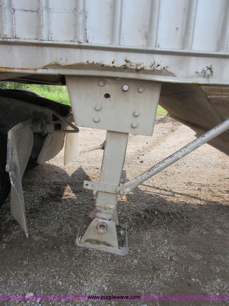 image for item I1986 1980 Trailmobile OVGH-2CAH grain trailer