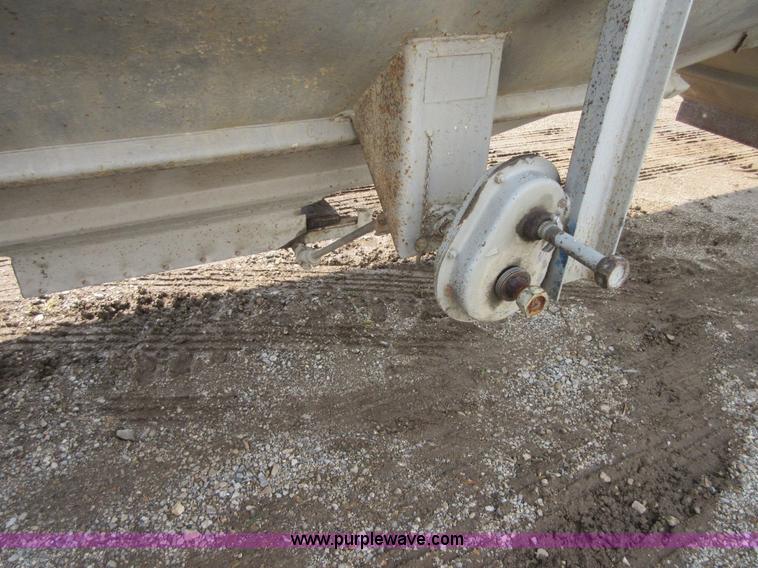 image for item I1986 1980 Trailmobile OVGH-2CAH grain trailer