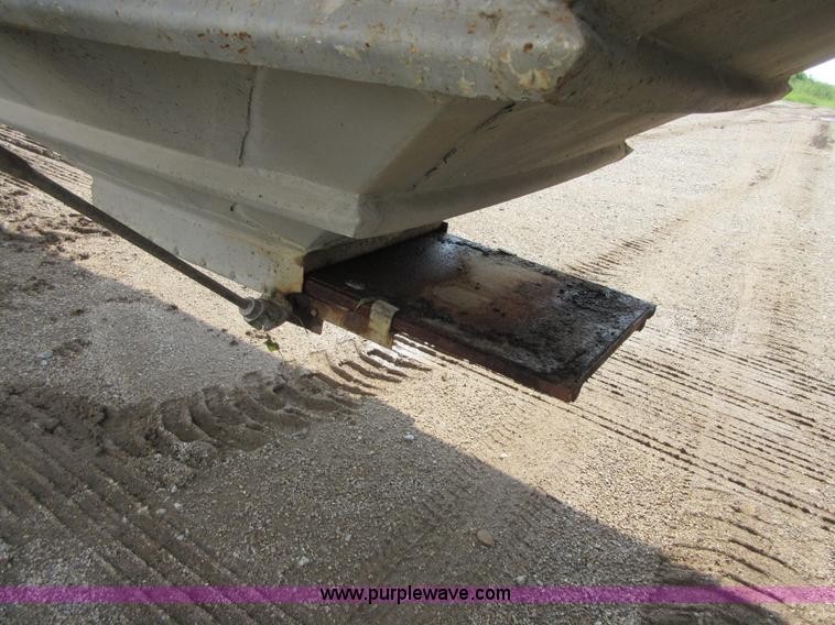 image for item I1986 1980 Trailmobile OVGH-2CAH grain trailer