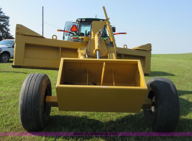 image for item I2004 2013 Garfield GGB1400RS pull type grader