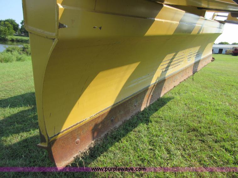 image for item I2004 2013 Garfield GGB1400RS pull type grader