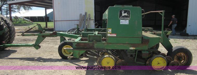 image for item I2006 John Deere 750 grain drill
