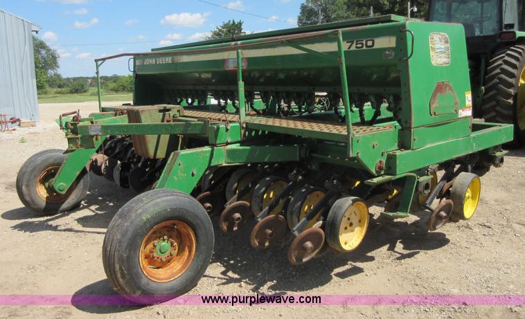 image for item I2006 John Deere 750 grain drill