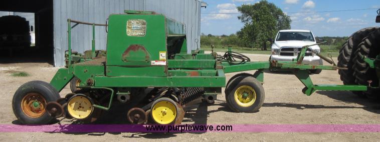image for item I2006 John Deere 750 grain drill