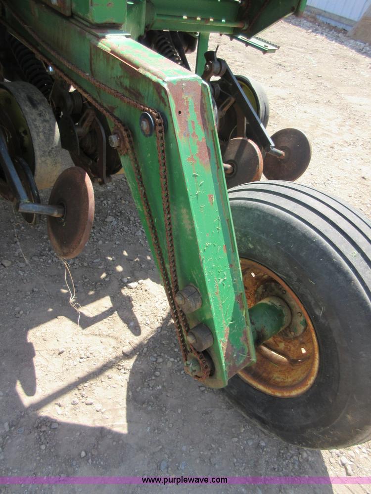 image for item I2006 John Deere 750 grain drill