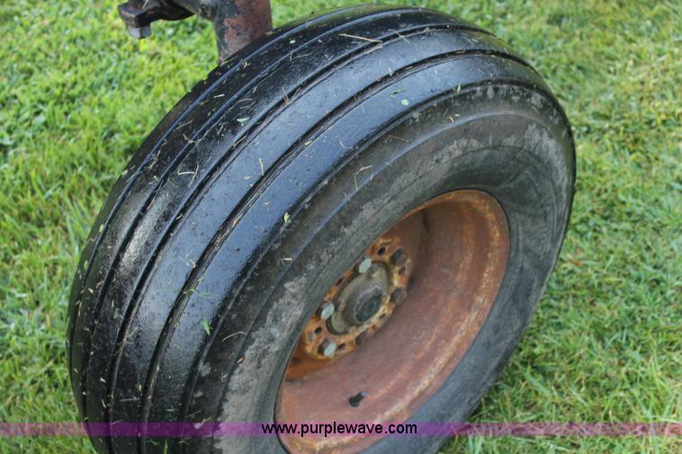 image for item J3522 1966 Oliver 1650 tractor