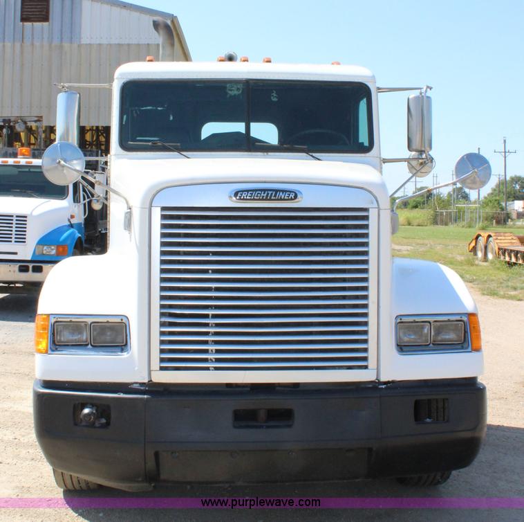 image for item J3678 1996 Freightliner FLD semi truck