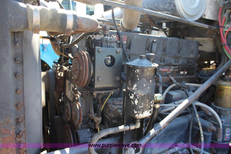 image for item J3678 1996 Freightliner FLD semi truck