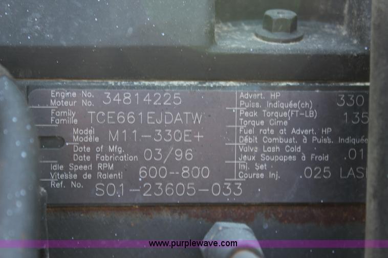 image for item J3678 1996 Freightliner FLD semi truck