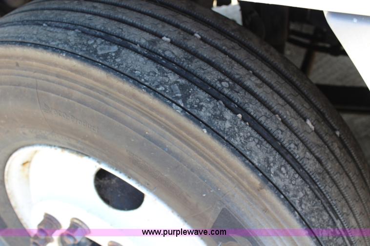 image for item J3678 1996 Freightliner FLD semi truck