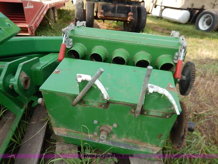 image for item J6434 Great Plains 1150 air seeder cart