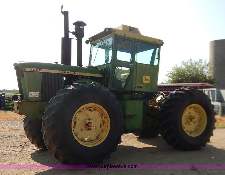image for item J6461 1975 John Deere 7520 4WD tractor