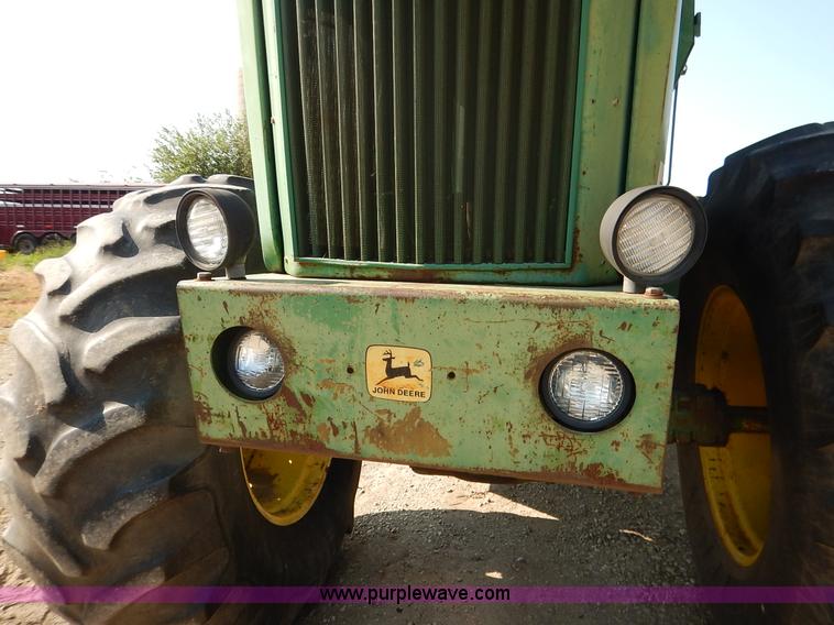 image for item J6461 1975 John Deere 7520 4WD tractor
