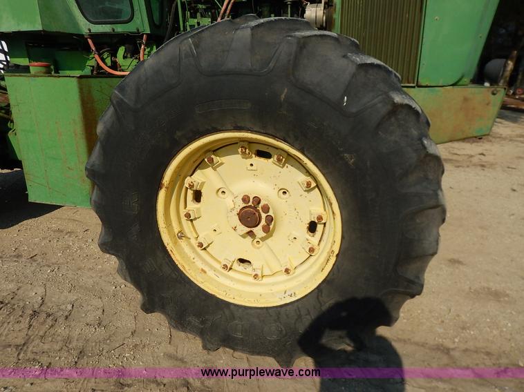 image for item J6461 1975 John Deere 7520 4WD tractor