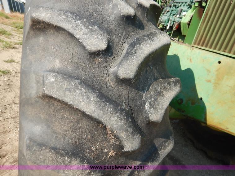 image for item J6461 1975 John Deere 7520 4WD tractor