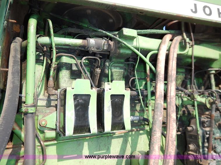 image for item J6461 1975 John Deere 7520 4WD tractor
