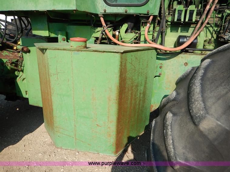 image for item J6461 1975 John Deere 7520 4WD tractor