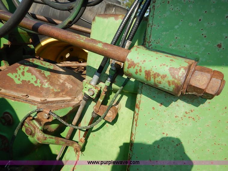 image for item J6461 1975 John Deere 7520 4WD tractor