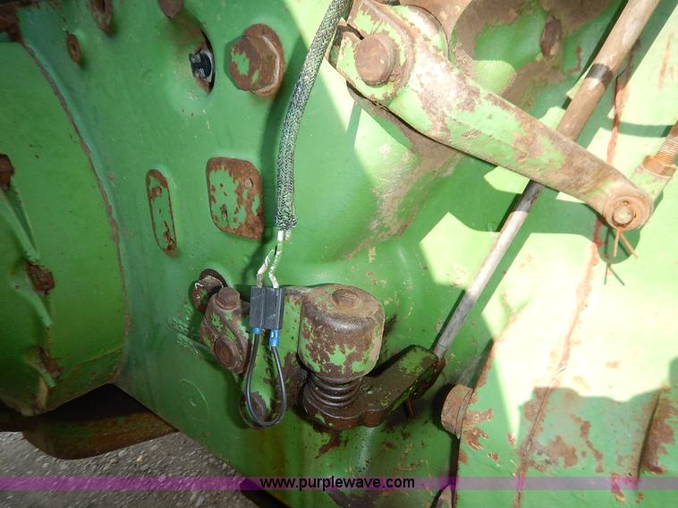 image for item J6461 1975 John Deere 7520 4WD tractor