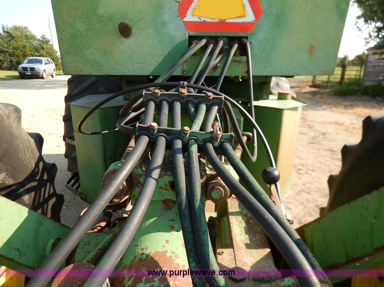 image for item J6461 1975 John Deere 7520 4WD tractor