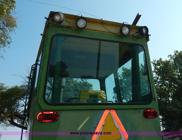 image for item J6461 1975 John Deere 7520 4WD tractor