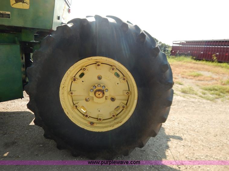 image for item J6461 1975 John Deere 7520 4WD tractor