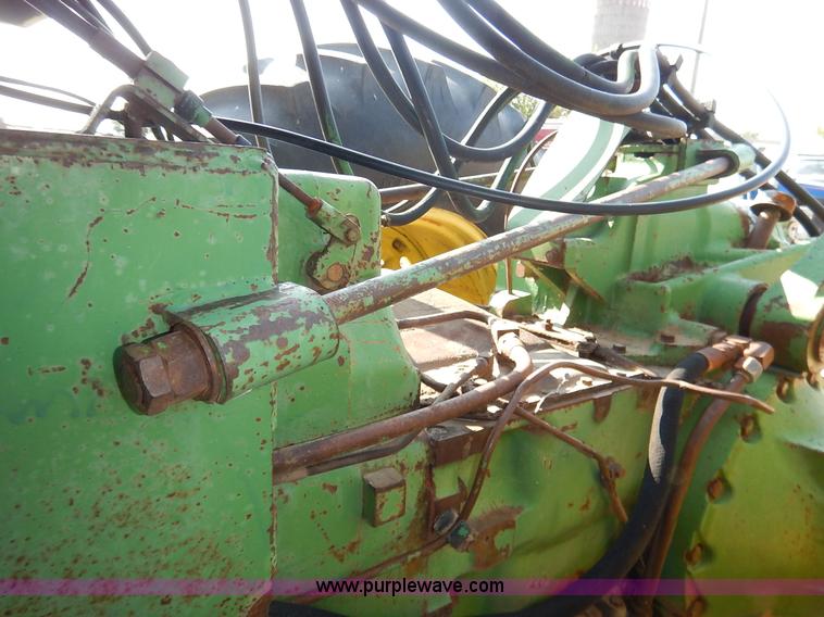 image for item J6461 1975 John Deere 7520 4WD tractor