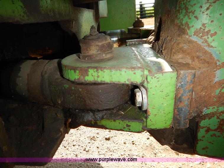 image for item J6461 1975 John Deere 7520 4WD tractor